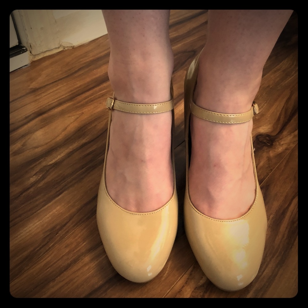 BRAND NEW Nude pumps with ankle strap